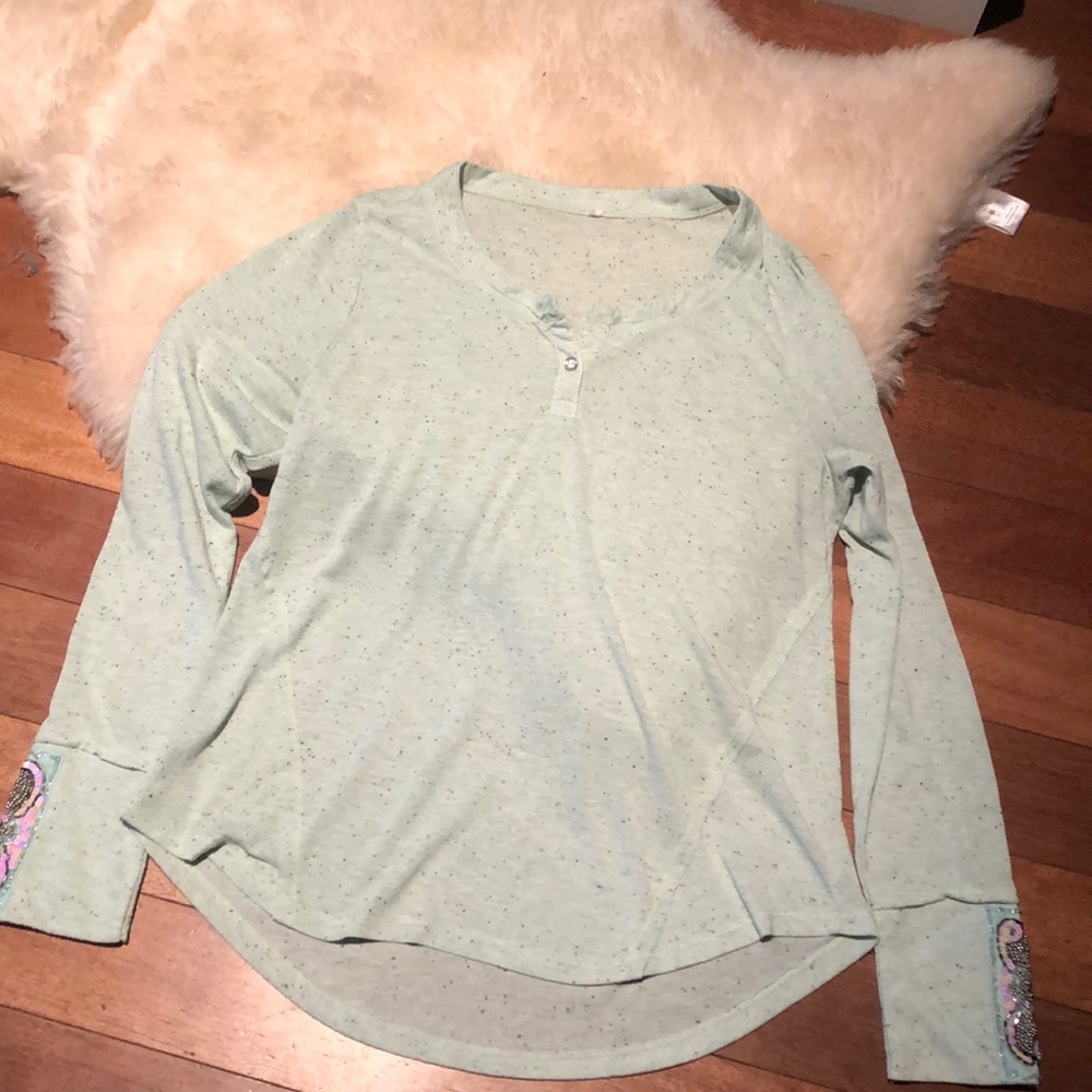 Mint v-neck with sequin sleeves